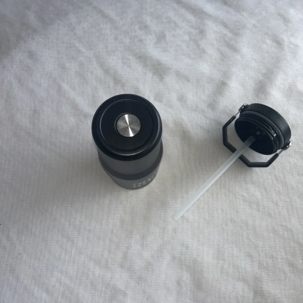 Elijah Craig -‎ Black Stainless Steel Tumbler with Flip Straw and Handle 32 oz